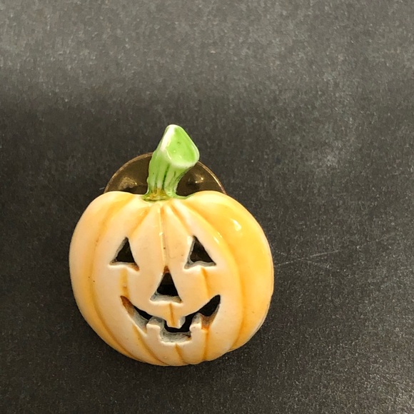 60's ENAMEL MOUSE & ENAMEL JACK‘O LANTERN BROOCHES - Picture 9 of 12